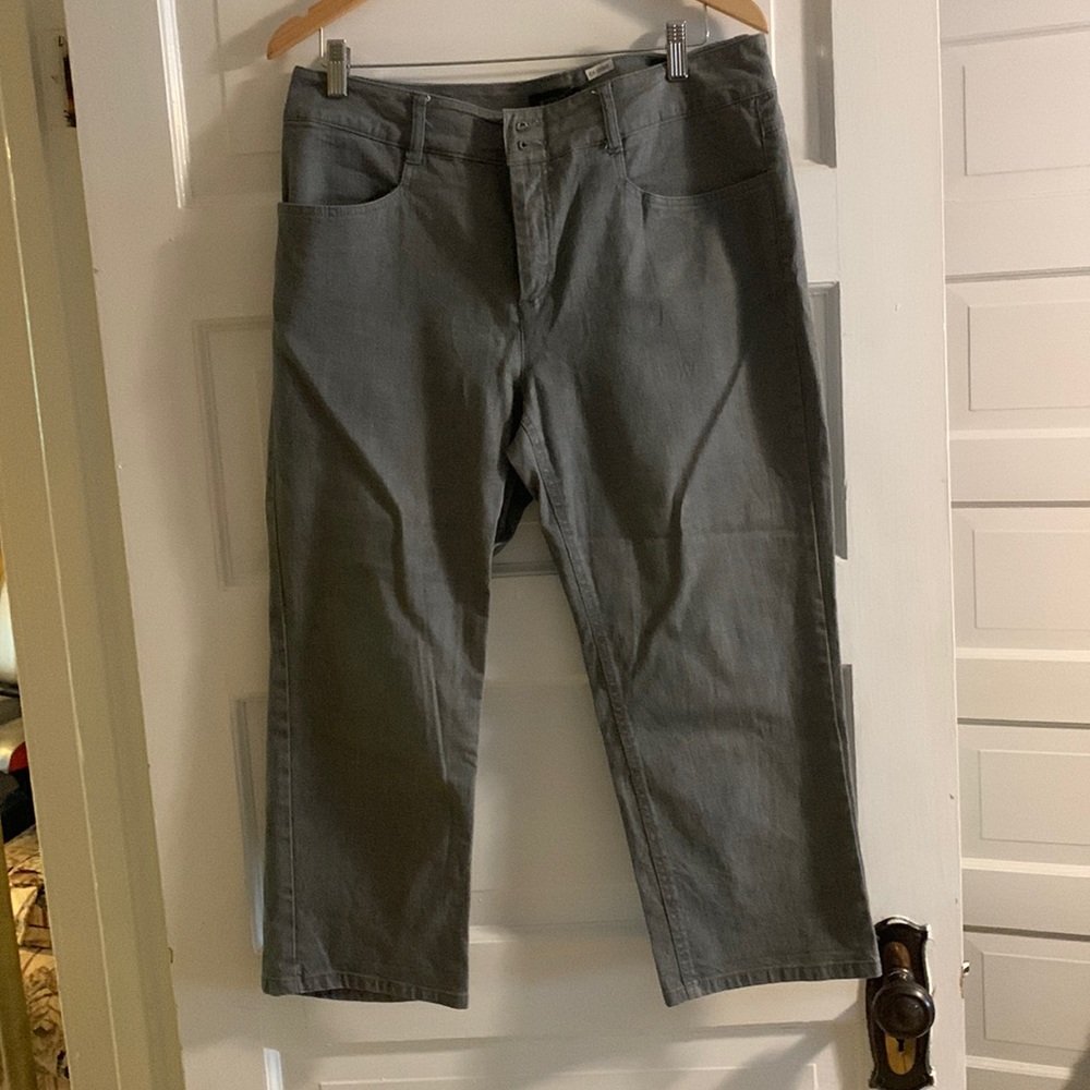 Cute grey cotton blend capris